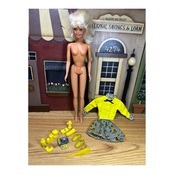 Vintage 1998 Barbie Doll - Picture 11 of 13